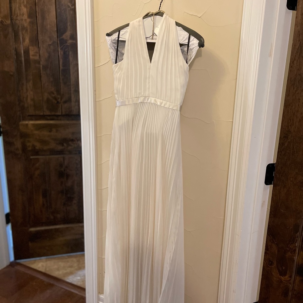 Laundry Size 0 Crème pleated long dress -choker and opening in back;worn once